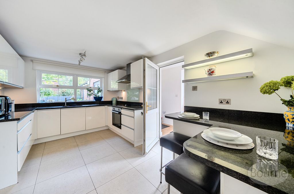 Property photo 2 of 28 17207051-9A60-49d...