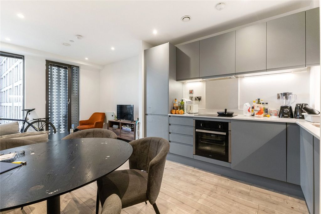 Property photo 3 of 11 Kitchen