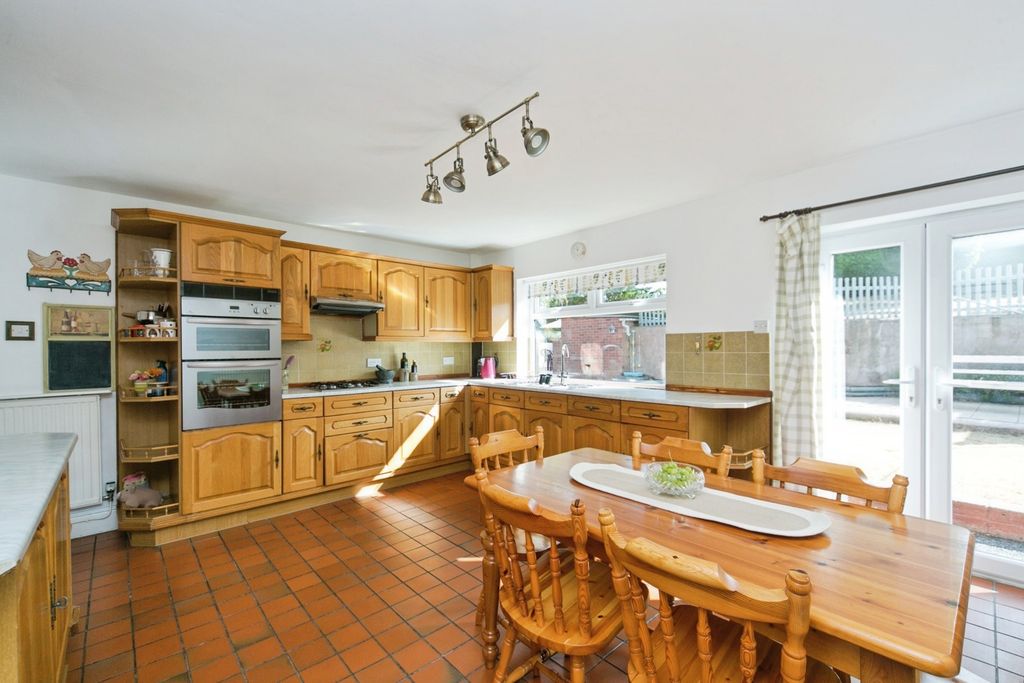 Property photo 2 of 20 Pbox-Img.Jpg