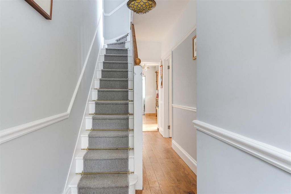 Property photo 3 of 18 Radwinter Road-20.Jpg