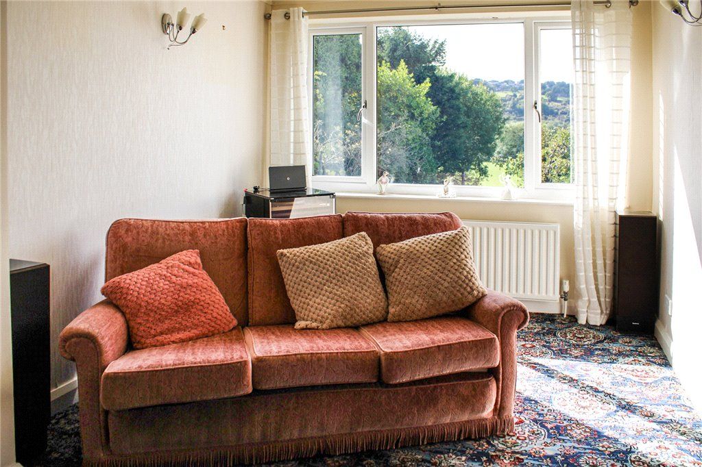 Property photo 3 of 12 Lounge