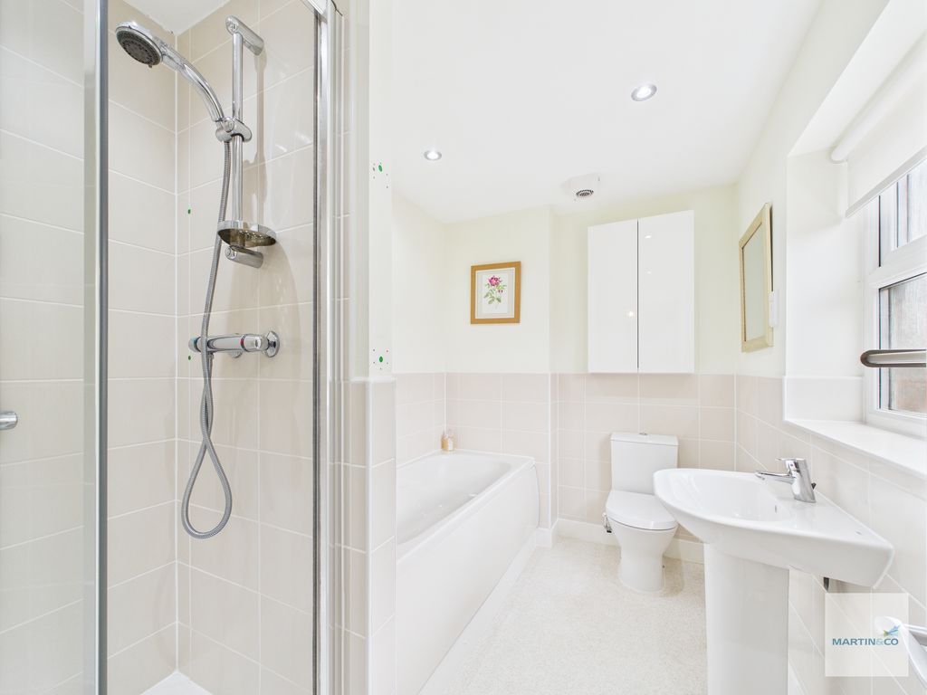 Property photo 3 of 27 Cam03394G0-Pr0310-Still026