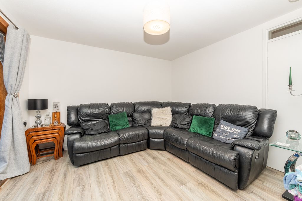 Property photo 2 of 25