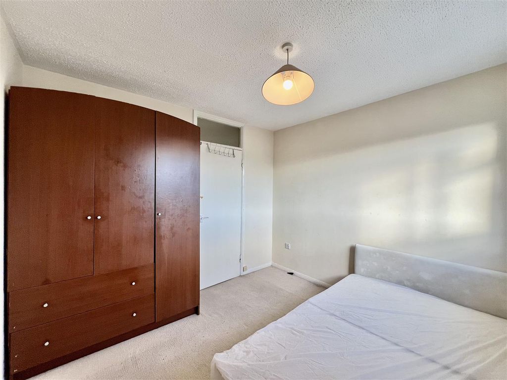 Property photo 3 of 7 Bedroom One