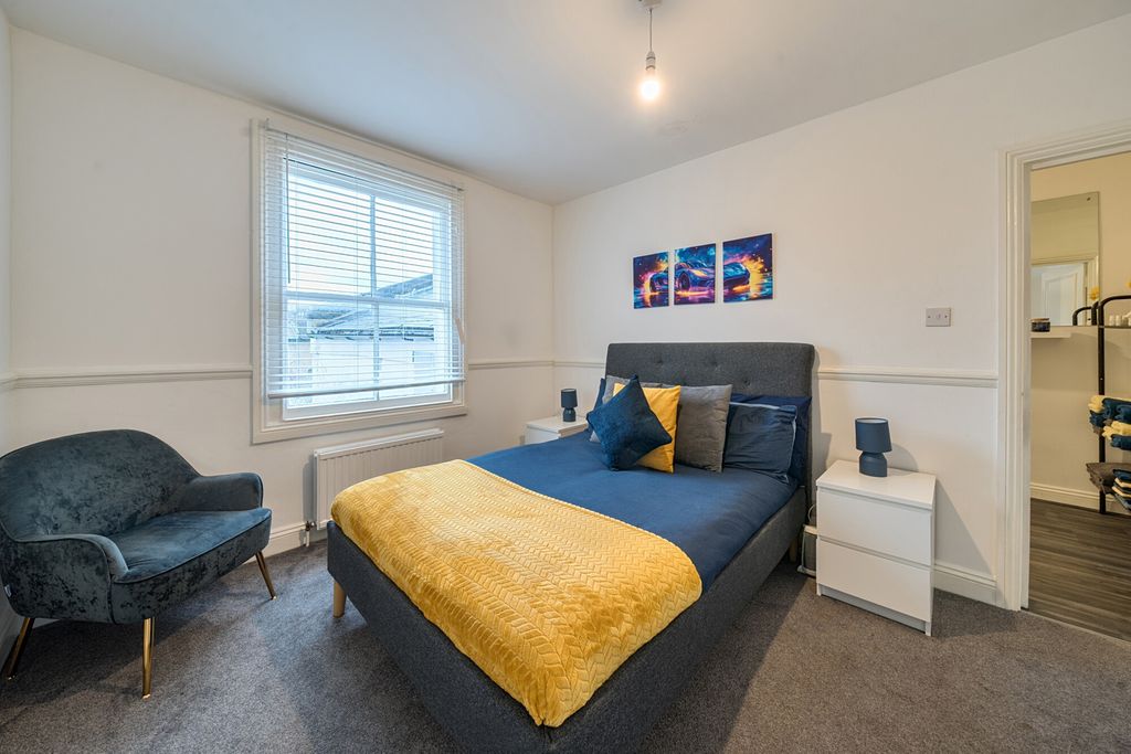 Property photo 2 of 16 1404394-13-6980Ae...