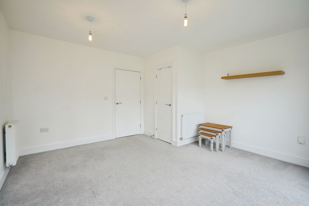 Property photo 2 of 16 Lounge