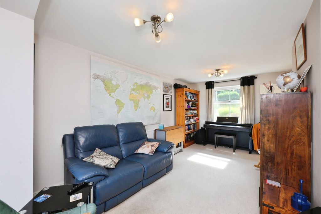 Property photo 3 of 12