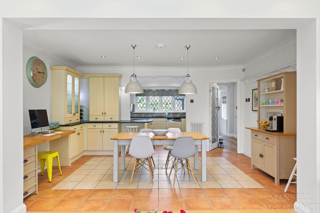 Additional image 13 of 4 bed detached house for saleMount Close, Crawley RH10