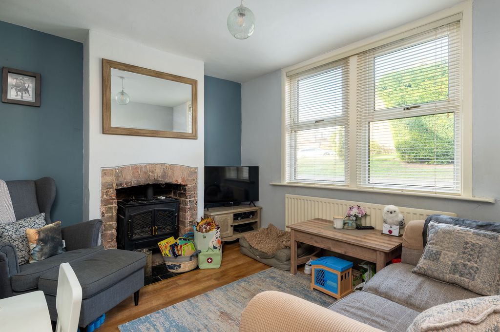 Property photo 2 of 27