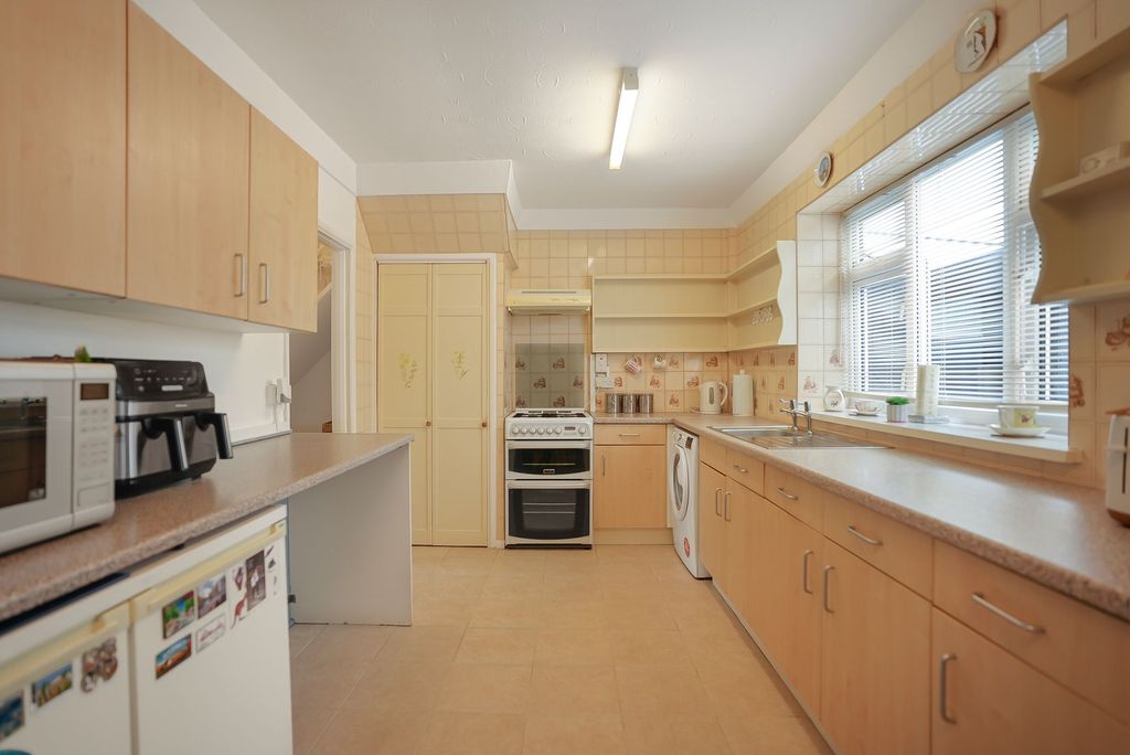 Property photo 3 of 32