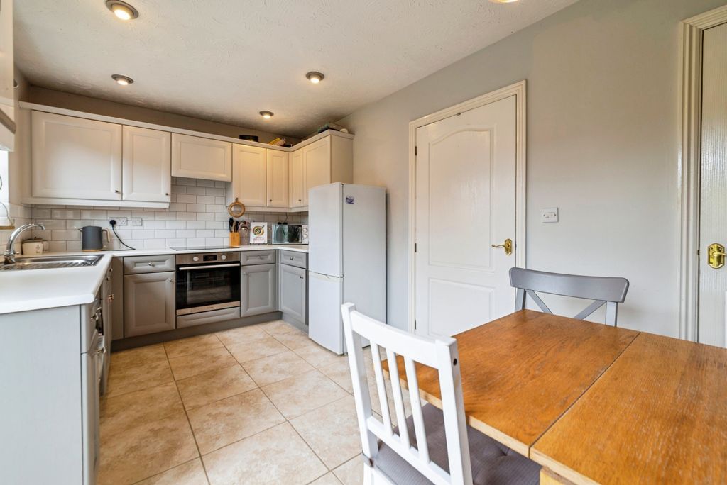 Property photo 2 of 13 19_Lancaster_Road-21
