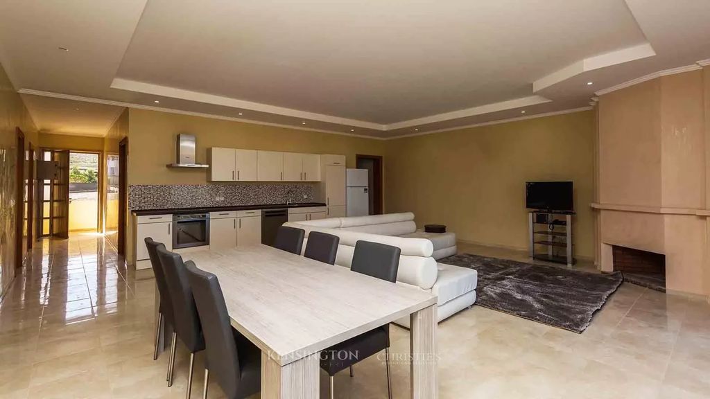 Property photo 2 of 8 Dining Room Natural Light Stainless Steel Fireplace Kitchen Bar Tile