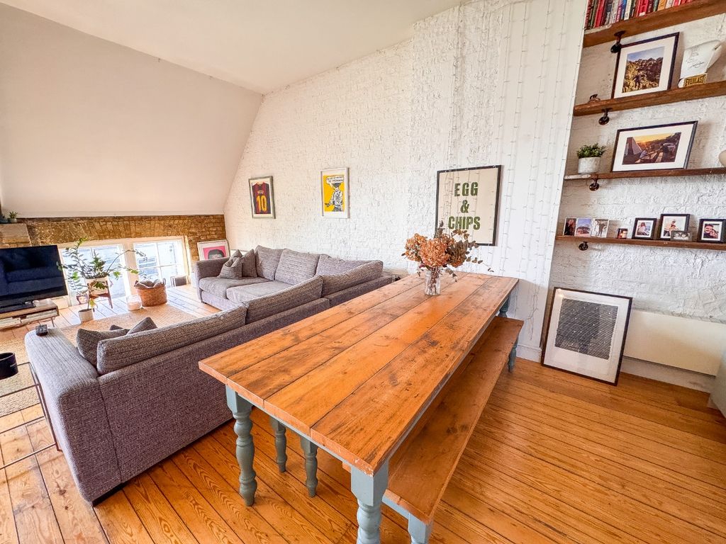 Property photo 3 of 23 4639117