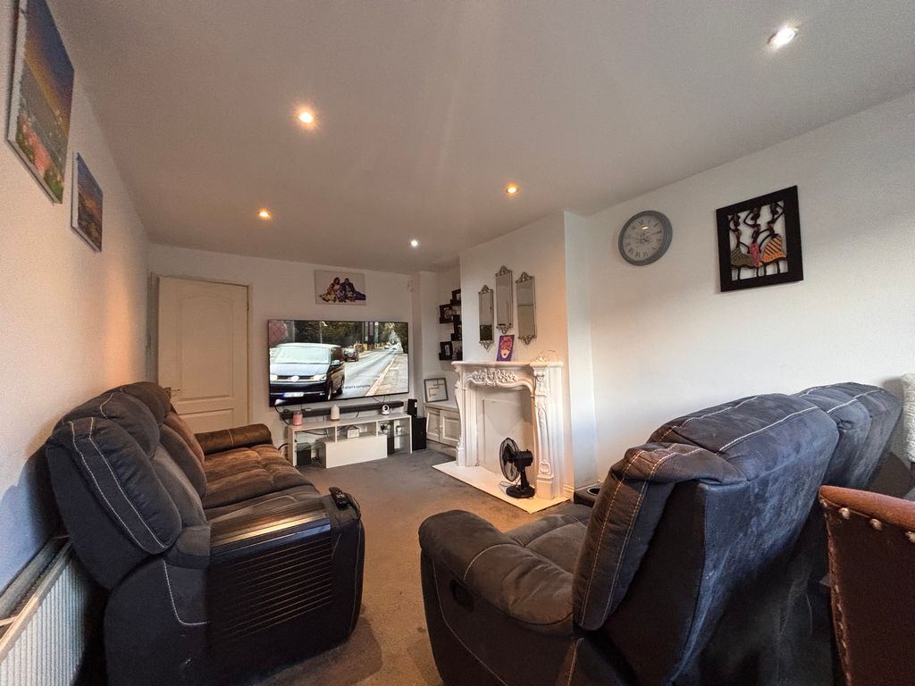 Property photo 2 of 10 Lounge