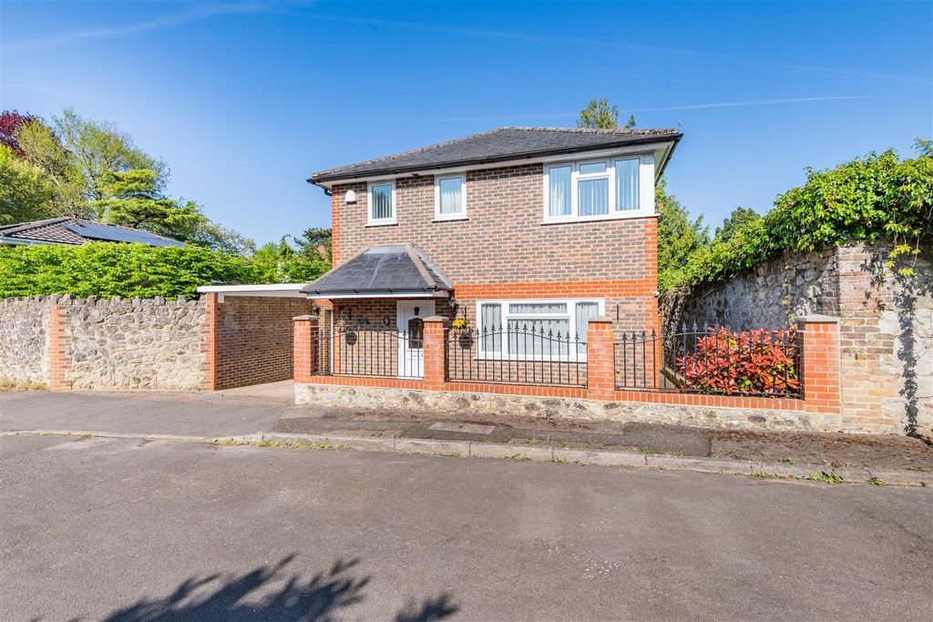 Property photo 1 of 21 8646189-Exterior09.Jpg