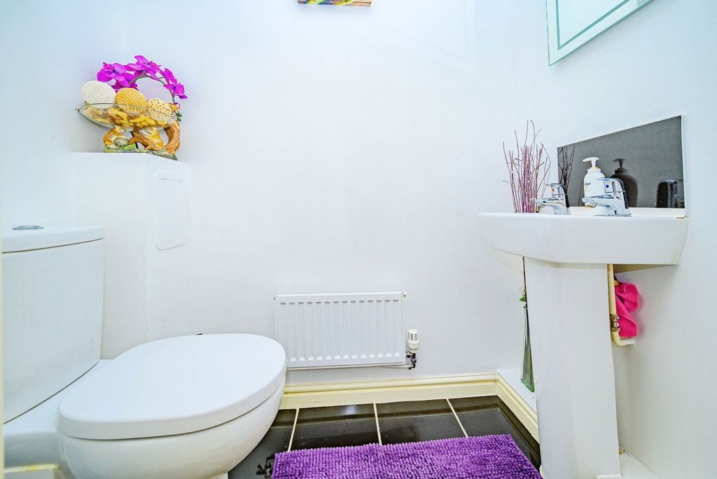 Property photo 2 of 17 Photo