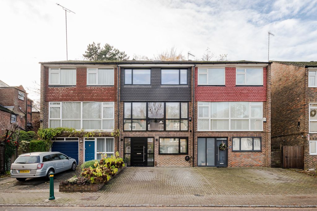 Property photo 2 of 32 323215 - 5 Lower Camden-28.Jpeg