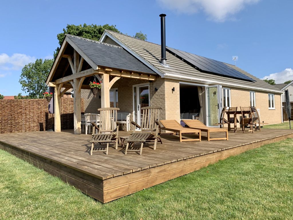 Property photo 1 of 19 Decking