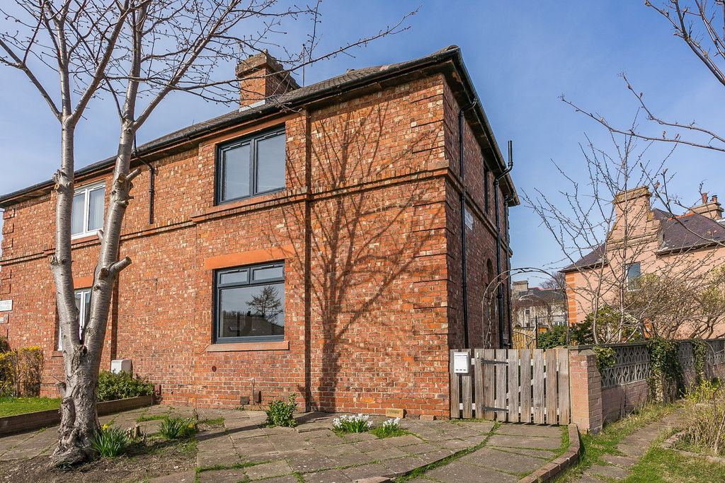 Property photo 1 of 31