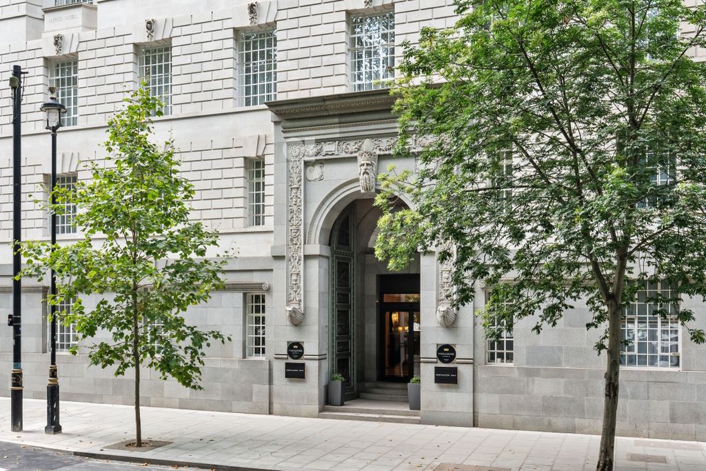 Property photo 2 of 25