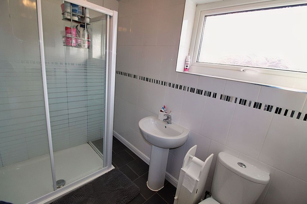 Property photo 3 of 24 Bathroom