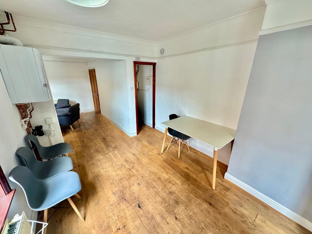 Property photo 3 of 19 Image