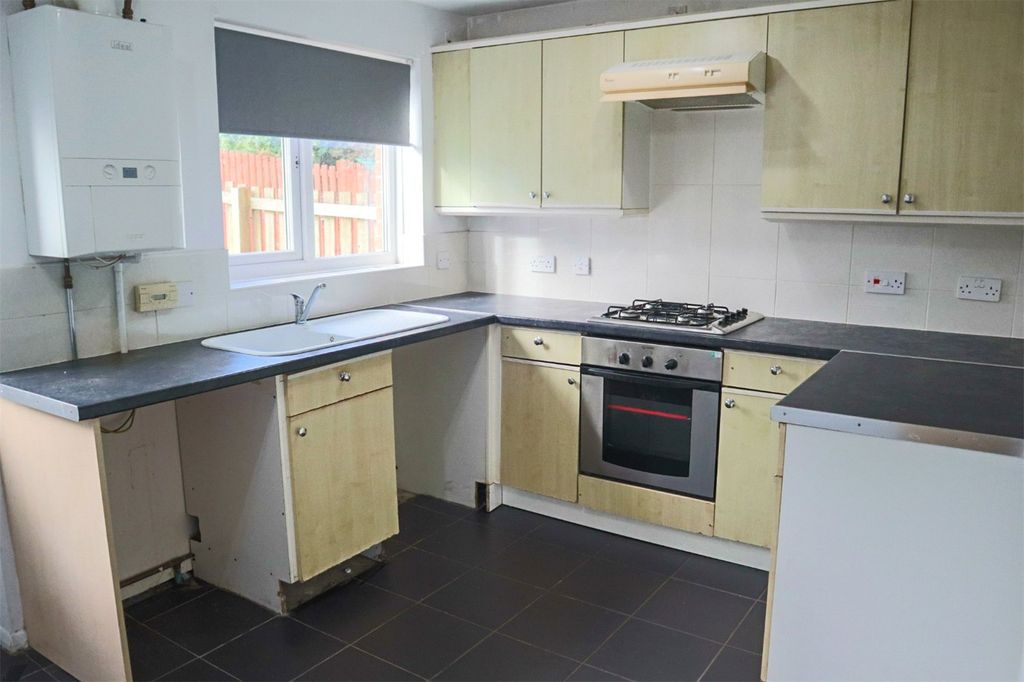 Property photo 3 of 19 Kitchen
