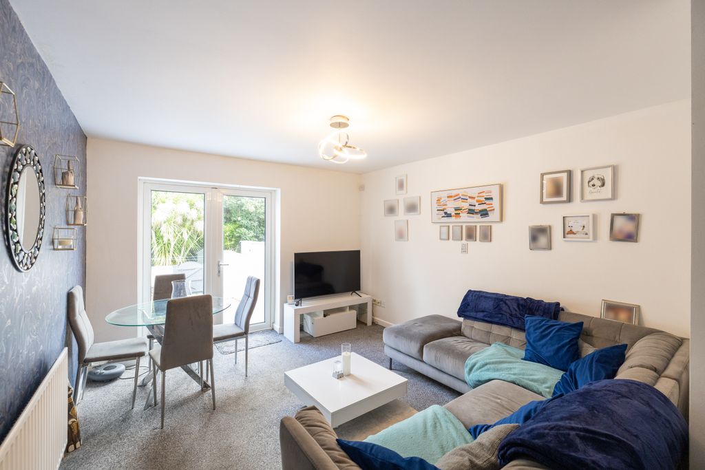 Property photo 3 of 20