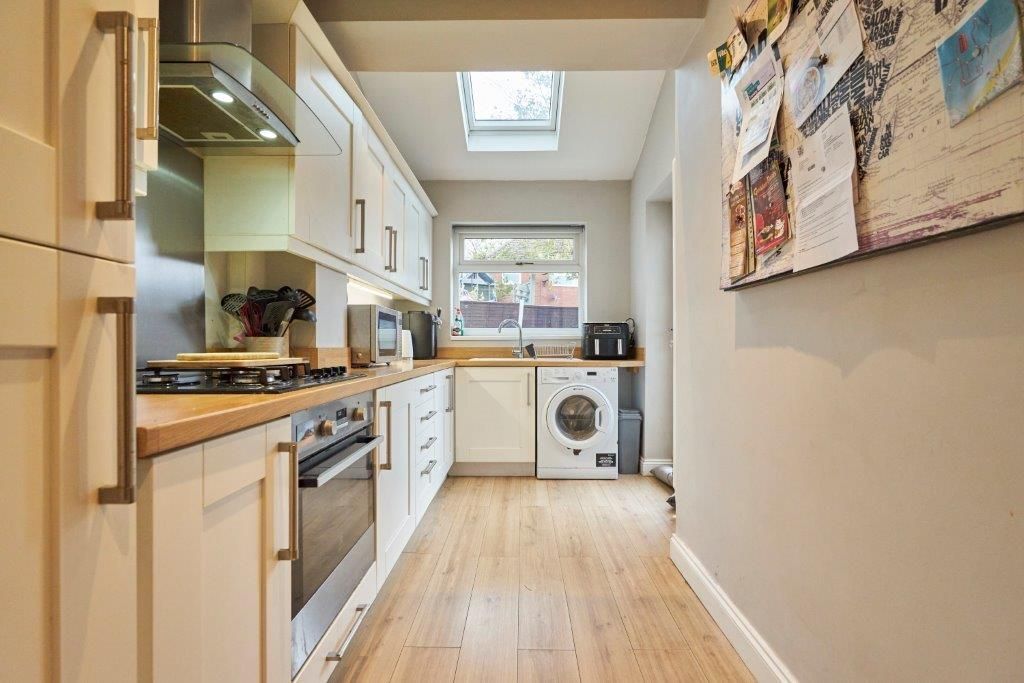 Property photo 2 of 24 Kitchen-002