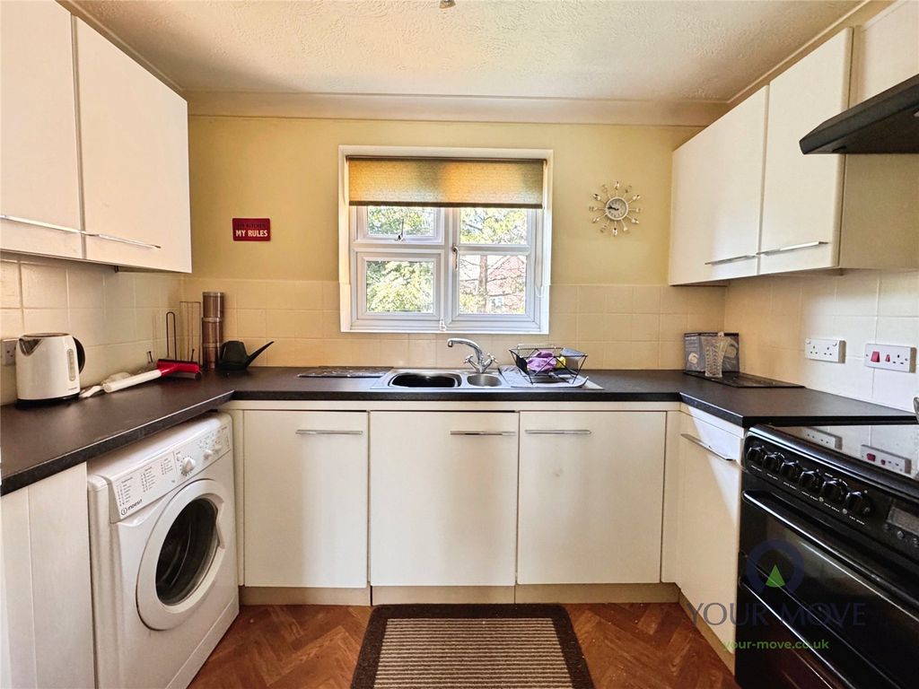 Property photo 2 of 8 Kitchen