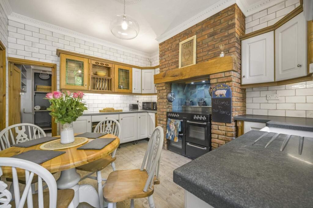 Property photo 2 of 35