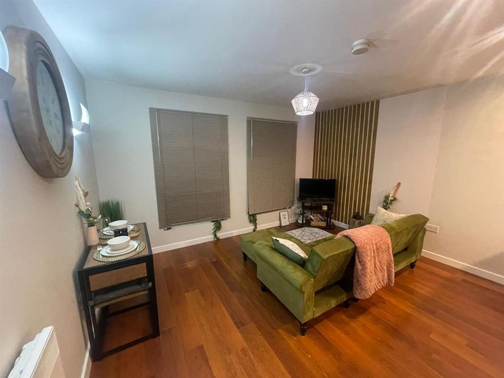 Property photo 3 of 14 Q4 Apartments, Apartment 14, 185 Upper Allen Stree