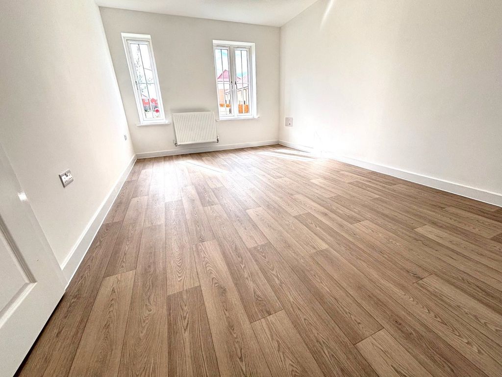 Property photo 3 of 8 Picture 3