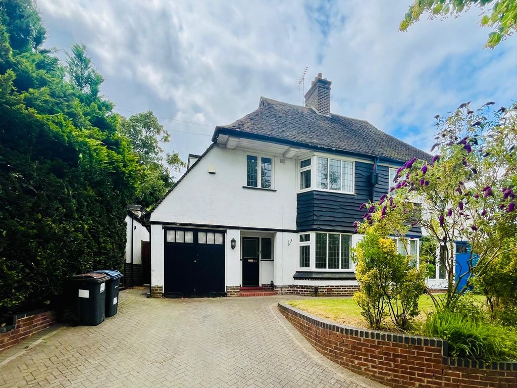 Property photo 1 of 2