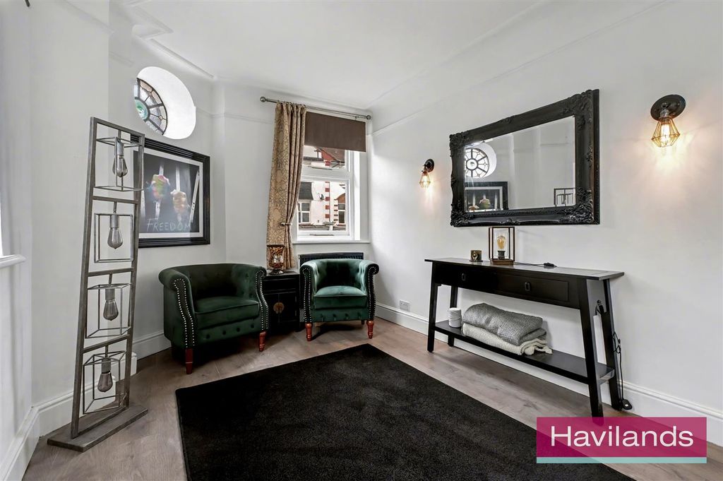 Property photo 3 of 13 Flat 21A, The Grangeway N21 2HD-3.Jpg