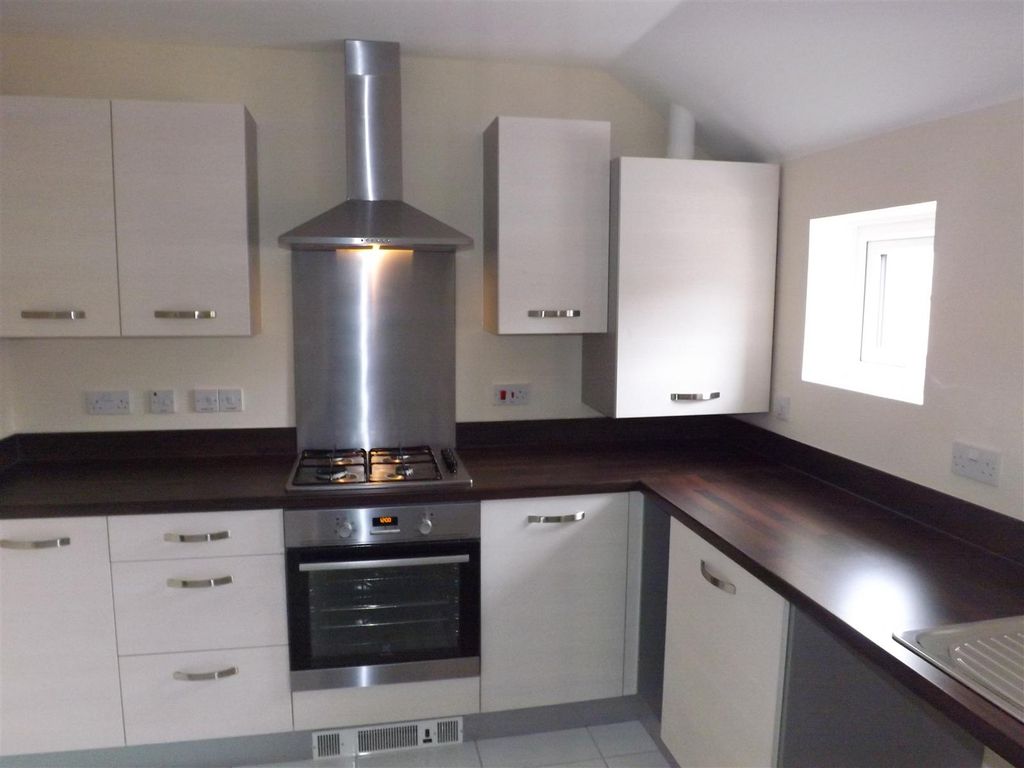 Property photo 2 of 7 Kitchen