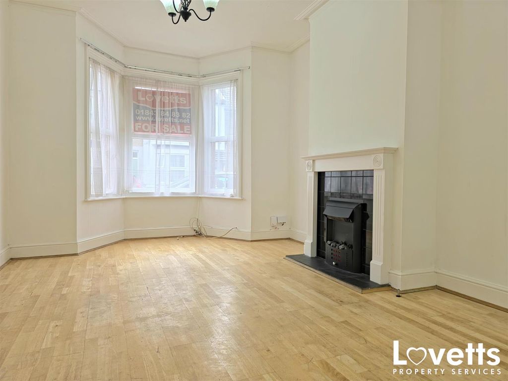 Property photo 2 of 14 Living/Dining Room
