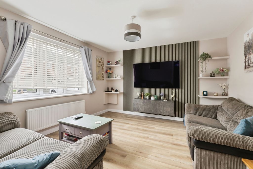 Property photo 3 of 17 Pbox-Img.Jpg