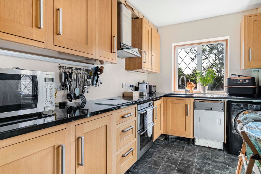 Property photo 3 of 14 Kitchen
