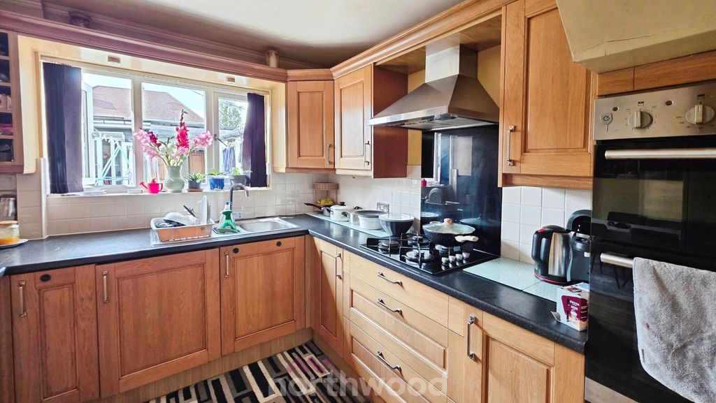 Property photo 2 of 25