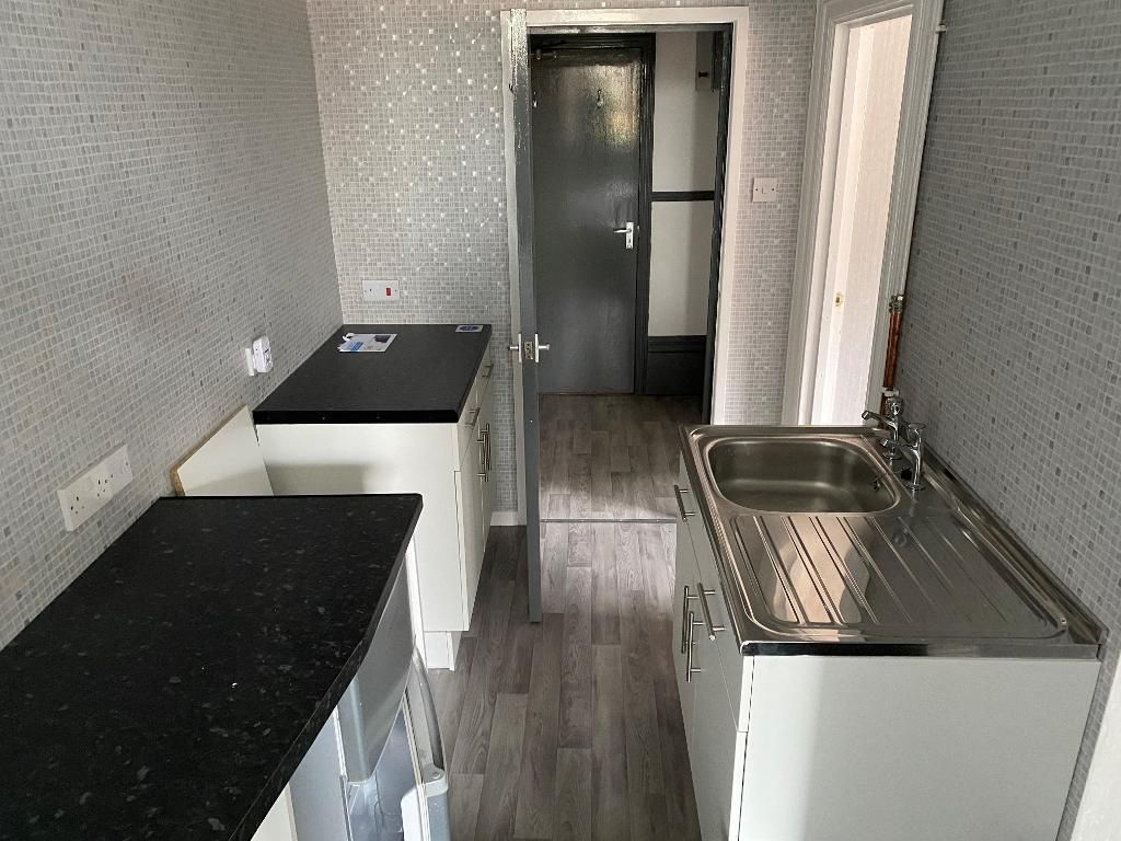 Property photo 3 of 7 Kitchen