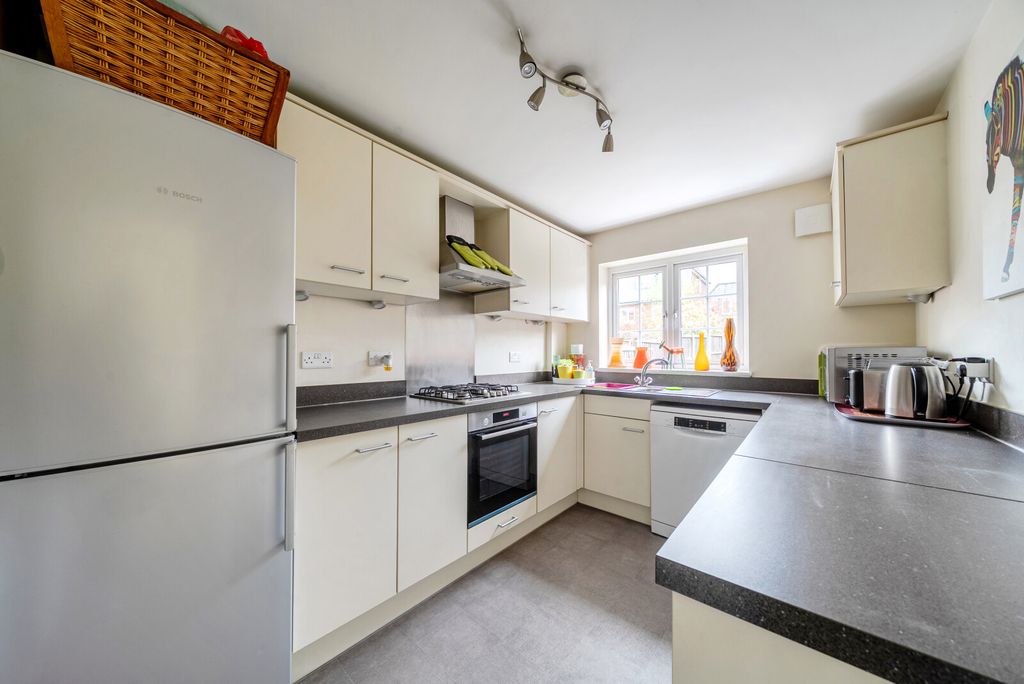 Property photo 3 of 16 Kitchen