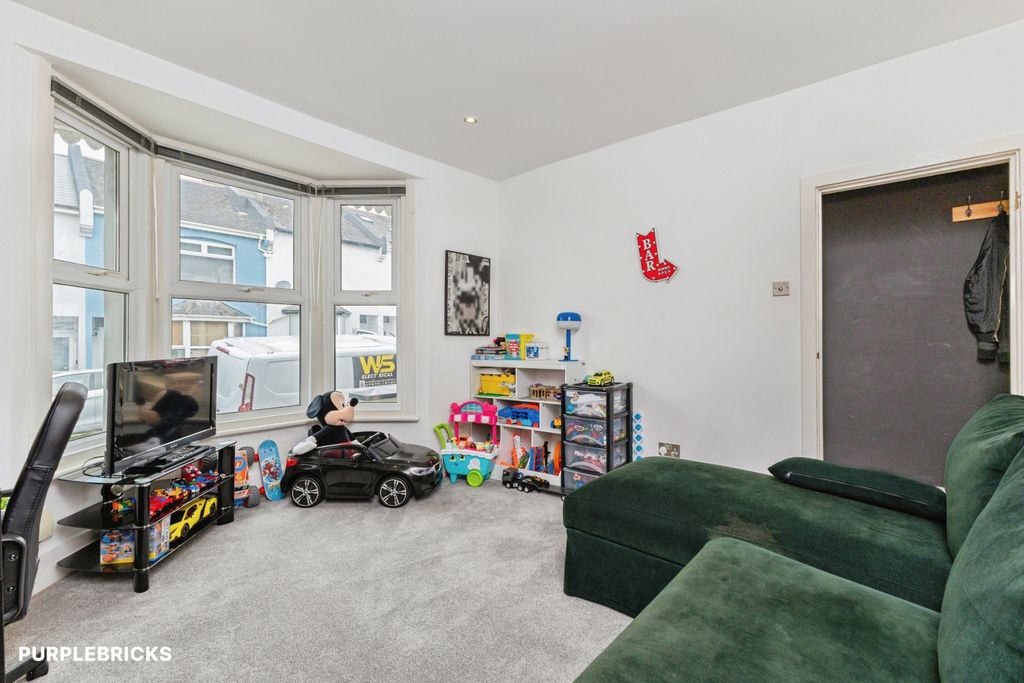 Property photo 2 of 26