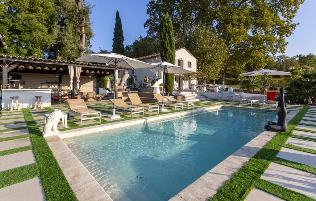 Property photo 2 of 28