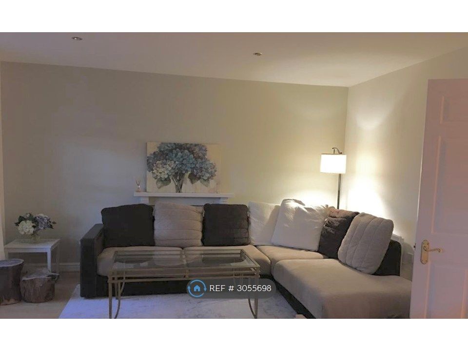 Property photo 2 of 20 Living Room
