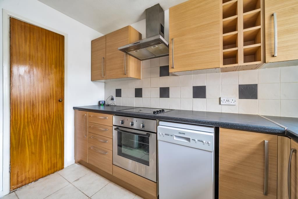 Property photo 3 of 10 Kitchen