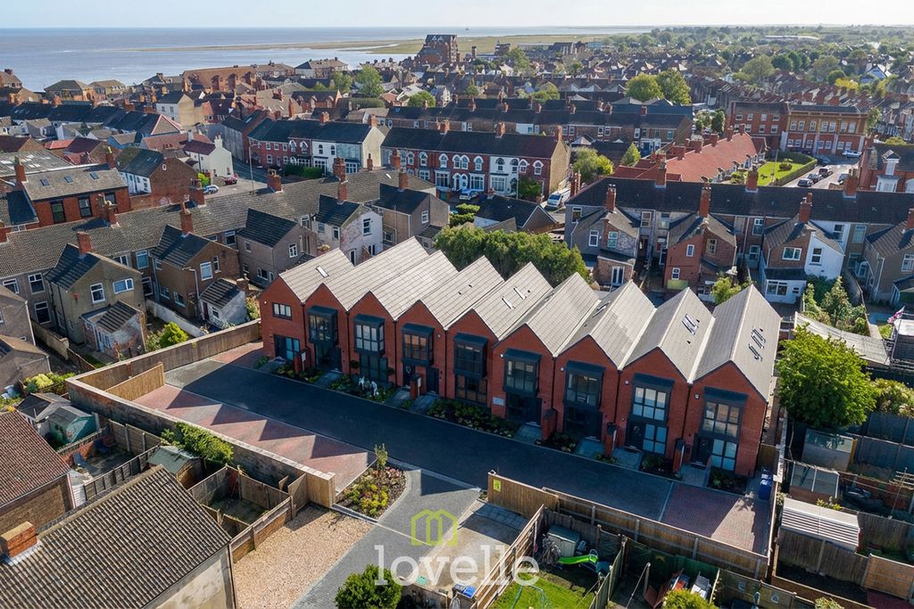 Property photo 2 of 24