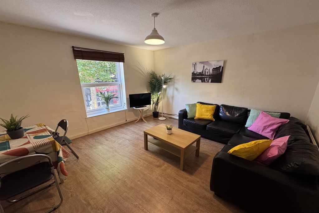 Property photo 1 of 15 (Main)