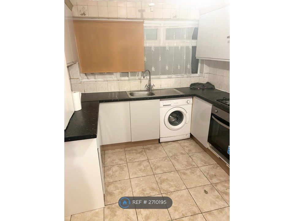 Property photo 3 of 15 Kitchen