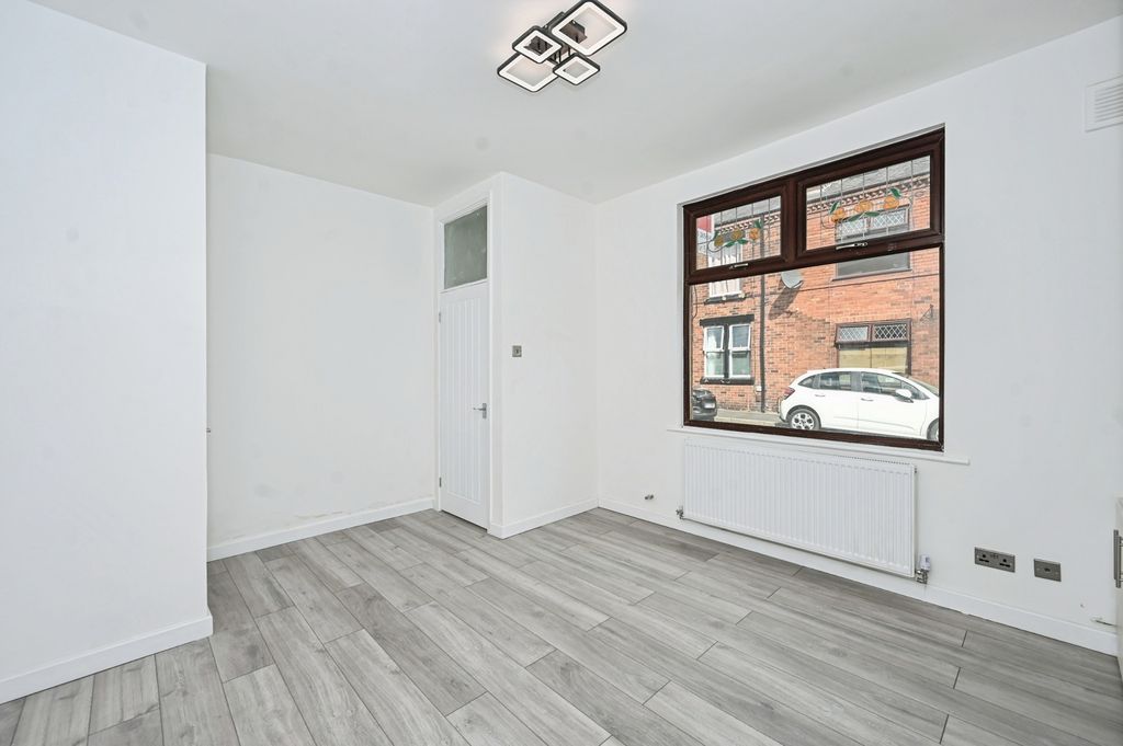Property photo 2 of 18 Pbox-Img.Jpg